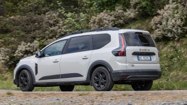 Dacia Jogger Hybrid 155 Extreme: la prova della wagon con motore ibrido