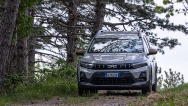 Dacia Jogger Hybrid 155 Extreme: luce a terra di 19,5 cm permette uscite in leggero off-road