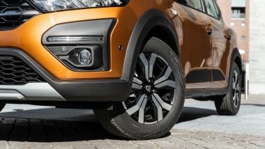 Dacia Sandero Comfort GPL: riuscite le finiture simil SUV