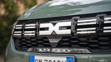 Dacia Sandero Stepway: il nuovo logo frontale