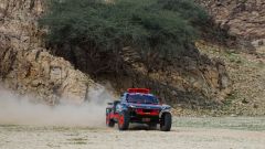 Dakar Auto 2023, tappa 1: Carlos Sainz porta l'Audi in vetta