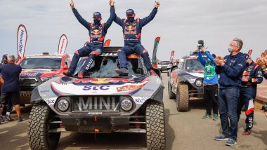 Dakar Auto 2021: i vincitori Stephane Peterhansel ed Edouard Boulanger (Mini)