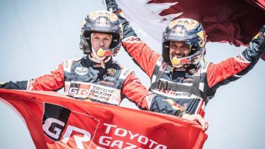Dakar Auto 2022: Nasser Al-Attiyah (Toyota) festeggia il quarto trionfo con il suo navigatore Matthieu Baumel