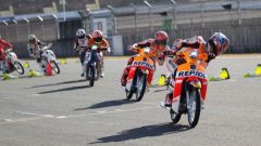 Marquez vs Pedrosa: la gara sugli scooter Honda Cub 110. Video