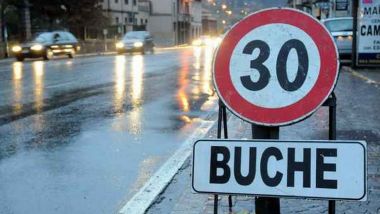 Danni da buche stradali, a chi la responsabilit&agrave;?