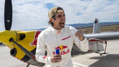 Dario Costa esulta: ha ''atterrato'' un treno in corsa!