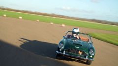 Aston Martin DB5 Junior: il video del test in pista