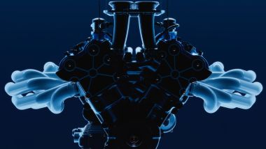 De Tomaso P900: il suo motore svela architettura V12 a 65&deg; e aspirazione naturale