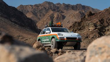 Distanziali e protezione per il motore caratterizzano questa Cayenne prima serie