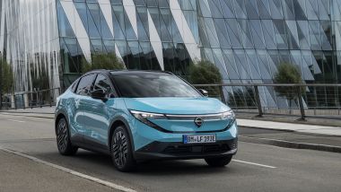 Divieto motori a combustione 2035: nelle flotte pi&ugrave; spazio ai BEV come la nuova Nissan Leaf