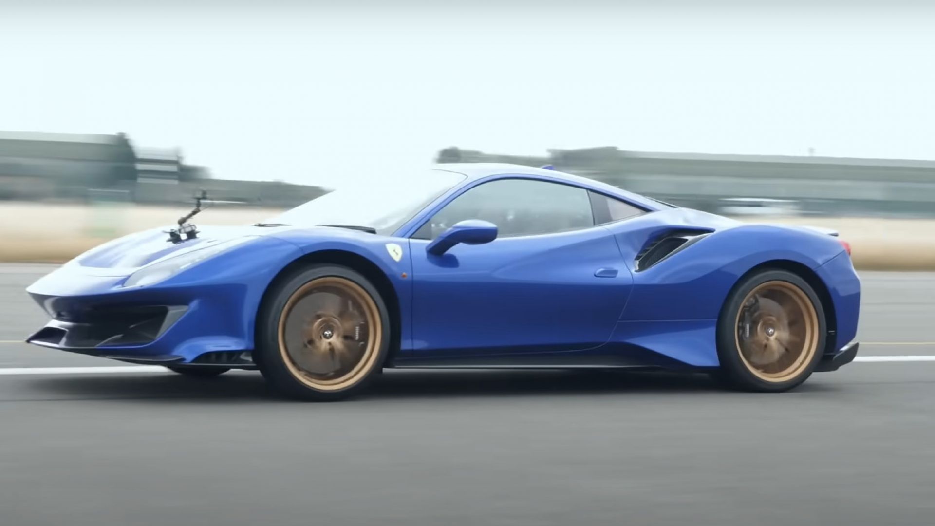 Drag race launch control e pilota con Ferrari 488 Pista