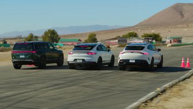 Drag Race super SUV: i tre rivali appaiati dopo lo scatto da fermo