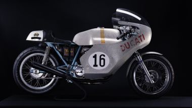 Ducati 750 Imola Desmo: si noti lo scarico destro basso