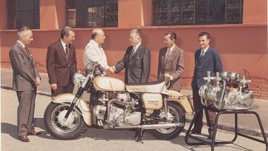 Ducati Apollo V4: Berliner, Taglioni e Montano con il primo prototipo e il motore V4