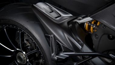 Ducati Diavel 1260: il parafango posteriore in carbonio