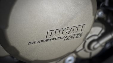 Ducati Hypermotard 698 Mono 2024, i carte motore sono in magnesio