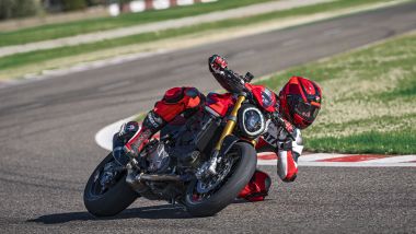 Ducati Monster SP: ancor più performante tra le curve