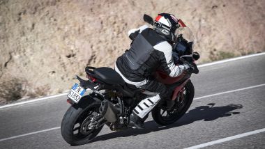 Ducati Multistrada V2 2025 in piega durate la prova