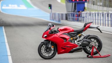 Ducati Panigale V2 2020: vista laterale in pit lane