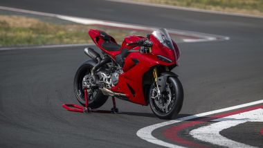 Ducati Panigale V2 2025: disponibile in due versioni... rigorosamente rosse