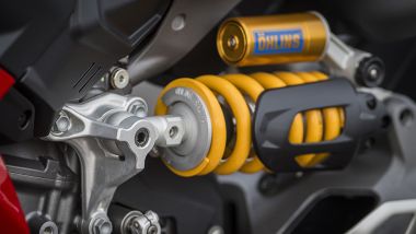 Ducati Panigale V2 2025: la versione S si caratterizza per le sospensioni Ohlins