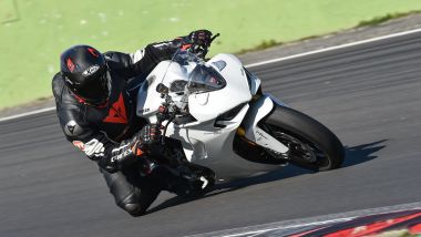 Ducati Supersport 950 S, la prova in pista