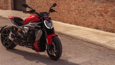 Ducati XDiavel V4 2025: vista laterale frontale destra