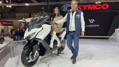 Kymco a EICMA 2024 i nuovi scooter AK 575, CV-R5 e la KMN 125