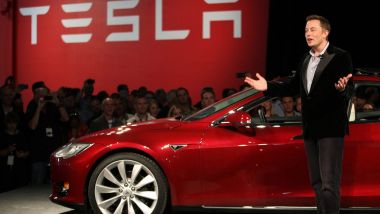 Elon Musk alla presentazione di una sua vettura