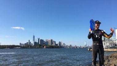 ePrix New York 2019, Jean-Eric Vergne festeggia sulla sponde dell'East River