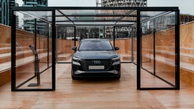 Evento a Milano per la presentazione di Audi Q4 e-tron: l'auto vista di fronte