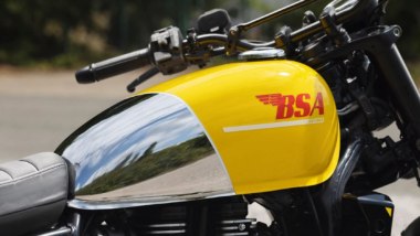 Experience BSA: dettaglio sul serbatoio della on-off del brand inglese
