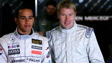 F1 2006: Lewis Hamilton con Mika Hakkinen ai test di Barcellona in novembre