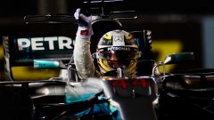 F1 2017, GP Singapore: Lewis Hamilton baciato dalla fortuna vince sul Marina Bay, debaclè della Ferrari