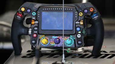 F1 2019: il volante della Mercedes W10