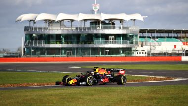 F1 2020: lo shakedown della RB16 con Max Verstappen a Silverstone