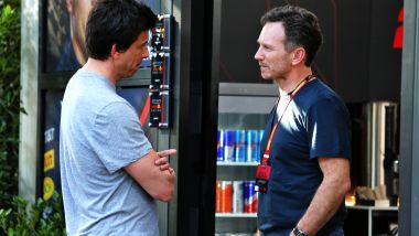 F1 2020: Toto Wolff (Mercedes) e Chris Horner (Red Bull) a colloquio a Melbourne