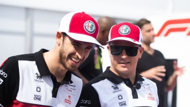F1 2021, Antonio Giovinazzi scherza con Kimi Raikkonen (Alfa Romeo Racing)