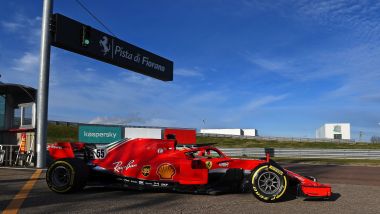 F1 2021, Carlos Sainz alla guida della Ferrari SF71H del 2018 a Fiorano