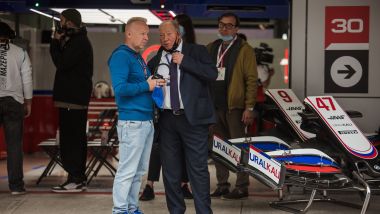 F1 2021, Dmitry Mazepin all'interno del box Haas