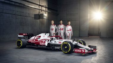 F1 2021, l'Alfa Romeo Racing C41 con (da destra) Kubica, Giovinazzi e Raikkonen