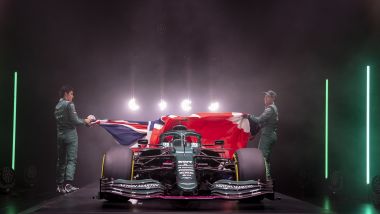 F1 2021, le prime immagini della presentazione dell'Aston Martin AMR21 di Vettel e Stroll