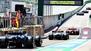 F1 2022, GP Austria: le vetture escono dalla corsia box