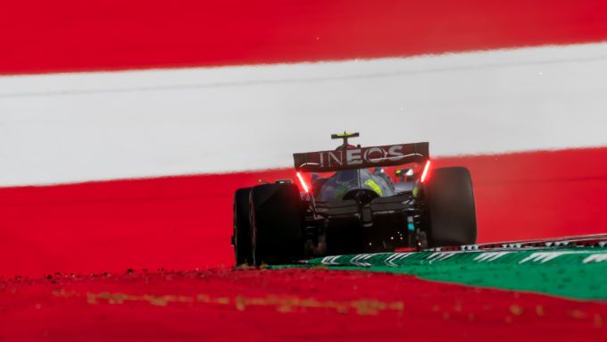 F1 2022, GP Austria: Mercedes alle ultime due curve. Foto credit: Giovanni Nappi