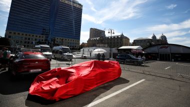 F1 2022, GP Azerbaijan: la Ferrari di Sainz parcheggiata dopo il ritiro