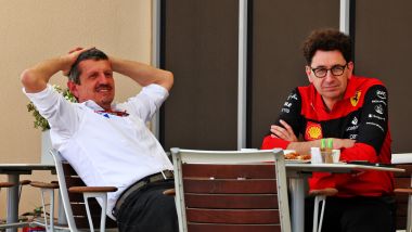 F1 2022, GP Bahrain 2022: Gunther Steiner (Haas) e Mattia Binotto (Ferrari)