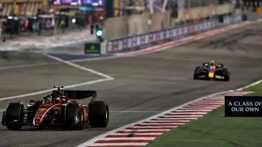 F1 2022, GP Bahrain: Carlos Sainz (Ferrari) precede Sergio Perez (Red Bull)