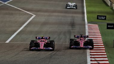 F1 2022, GP Bahrain: Esteban Ocon supera Fernando Alonso (Alpine)