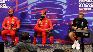 F1 2022, GP Bahrain: Luigino distratto dal match su Tinder durante la conferenza stampa