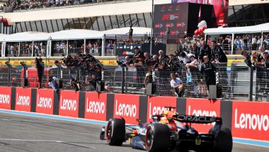 F1 2022, GP Francia: Max Verstappen taglia per primo il traguardo